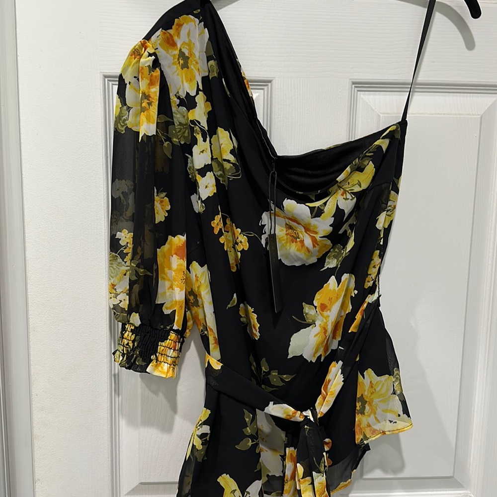Gibson look large one shoulder navy blue and yellow blouse. Side zip; tie waist.